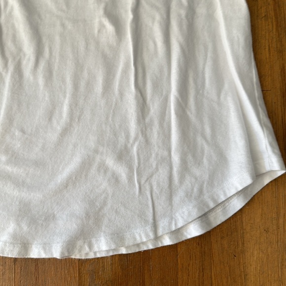 *last chance!!* Abercrombie & Fitch | Women’s white cap sleeve top, rounded trim - Picture 15 of 15